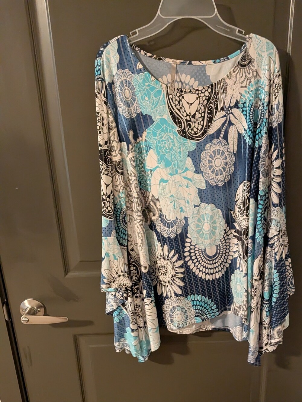 Moa Moa Blue and White Floral Asymmetrical Tunic Top